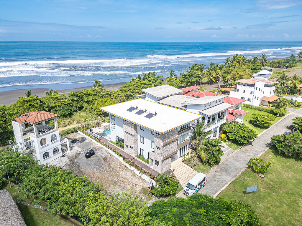 Jaco vacation villa with kitchen