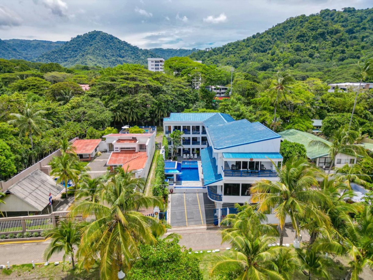 costa rica villa rentals for pool parties