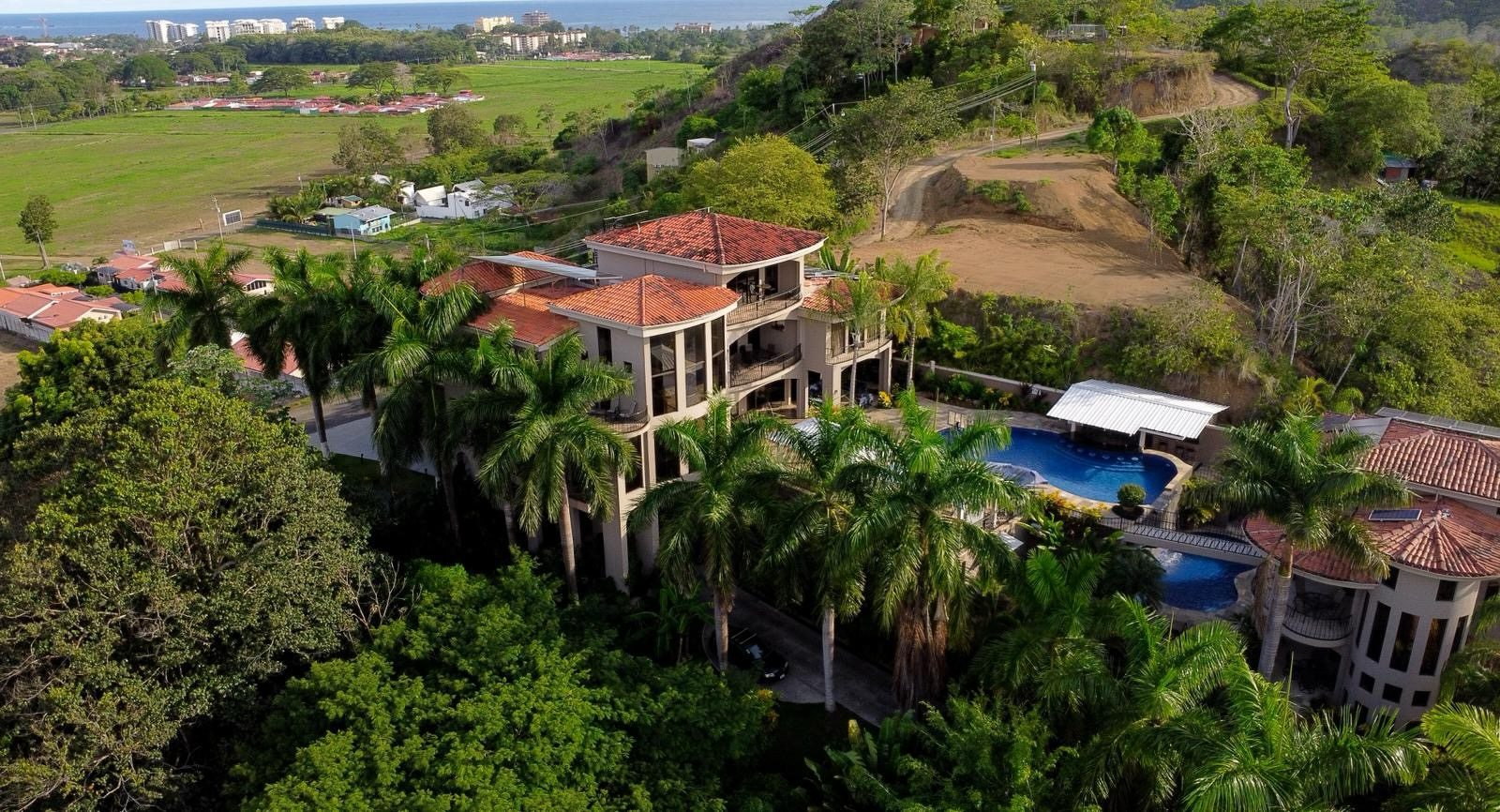 luxury vacation villa rentals Jaco