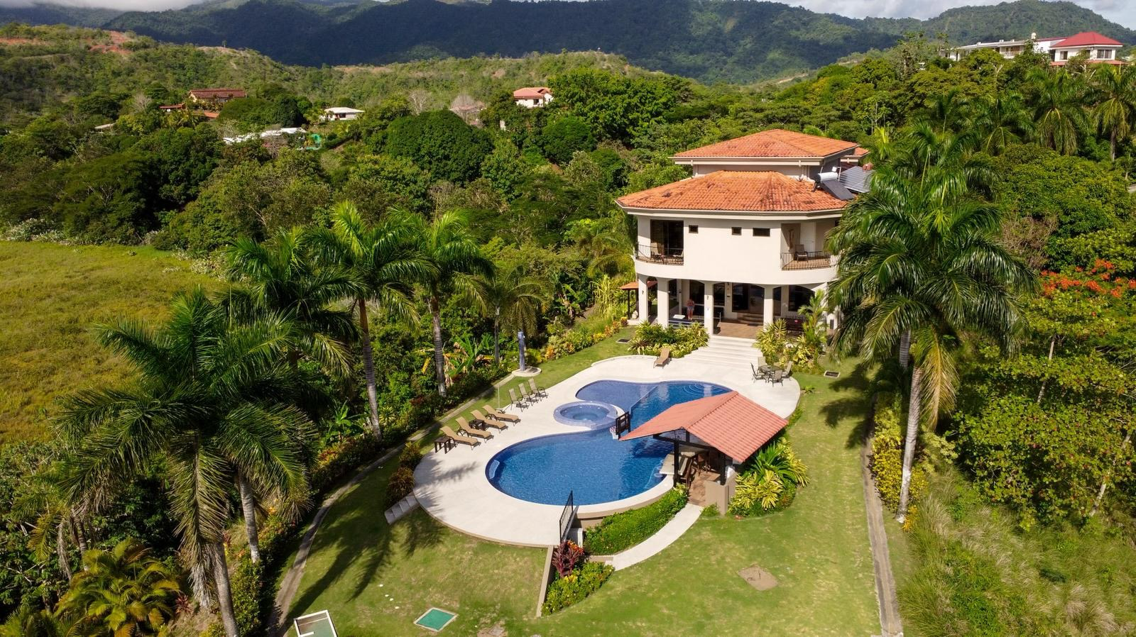 private vacation villa rentals Jaco