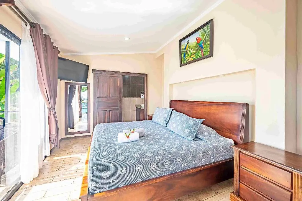 jaco vacation villa for large group